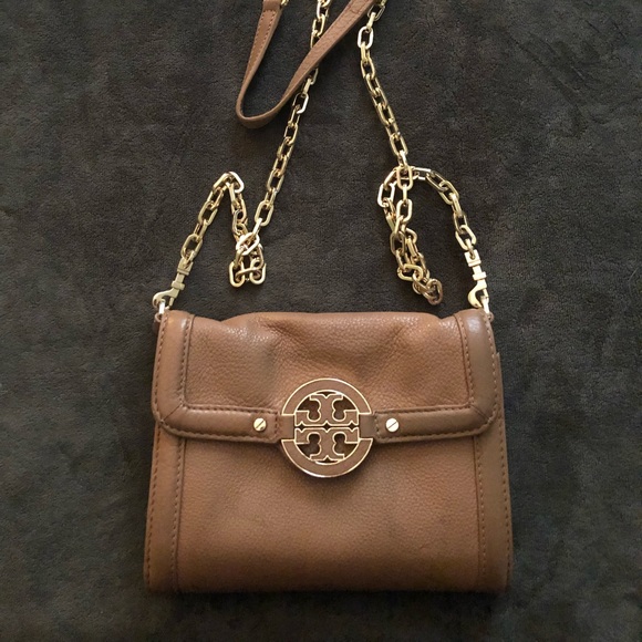 Tory Burch Handbags - Tory Burch Gold Link Logo Purse